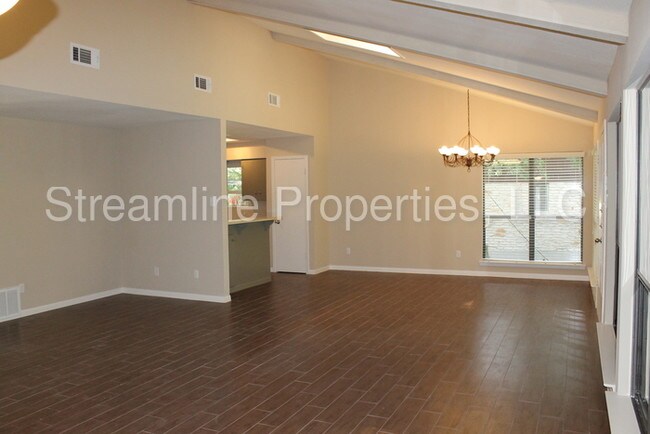 Foto del edificio - 11915 River Oaks Trl