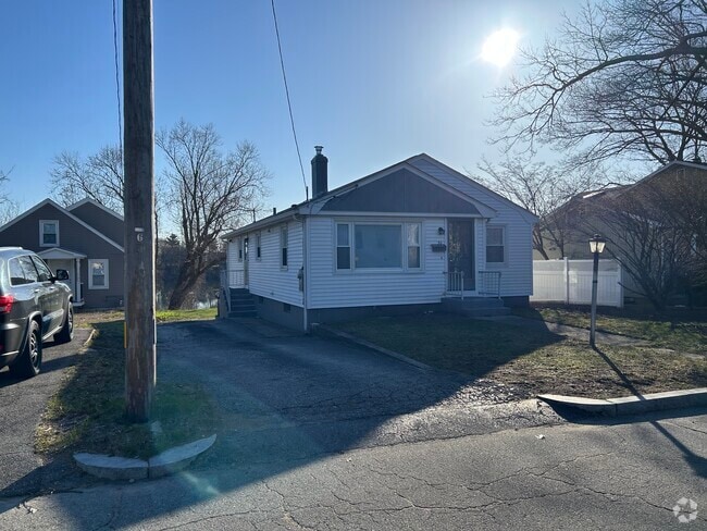 Building Photo - 50 Lakeview Dr