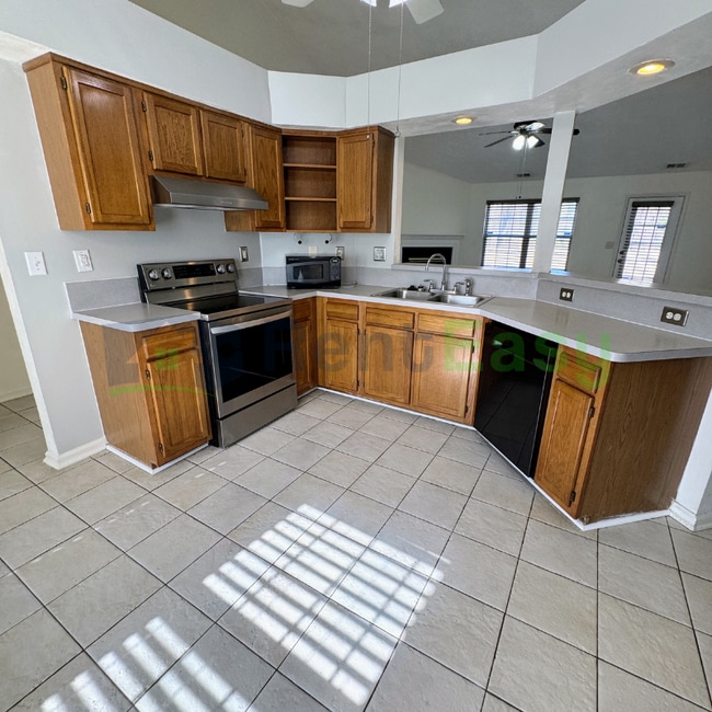 Building Photo - 2038 Coral Ivy Ln