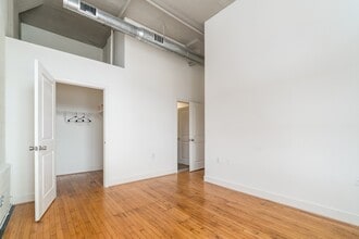 Building Photo - American Tobacco Center