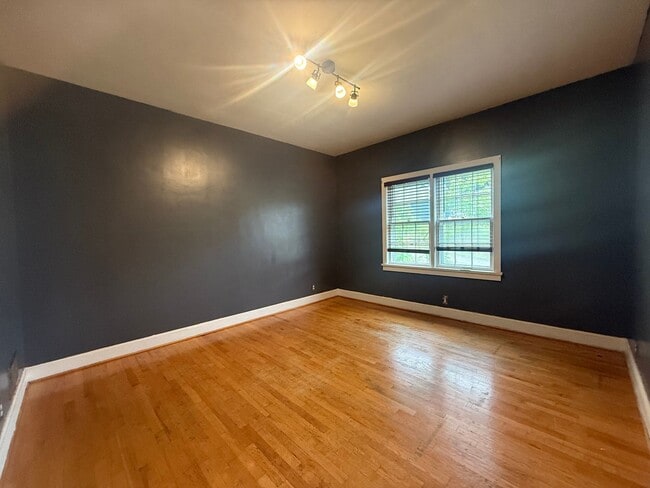 Building Photo - 3 Bedroom 1 Bathroom Home in Greeneville, TN