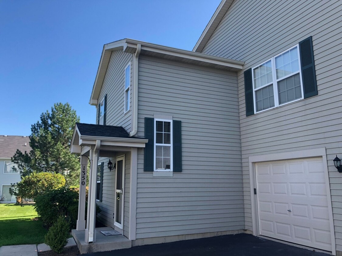 Primary Photo - 3 Bedroom Home located in Mundelein!!!