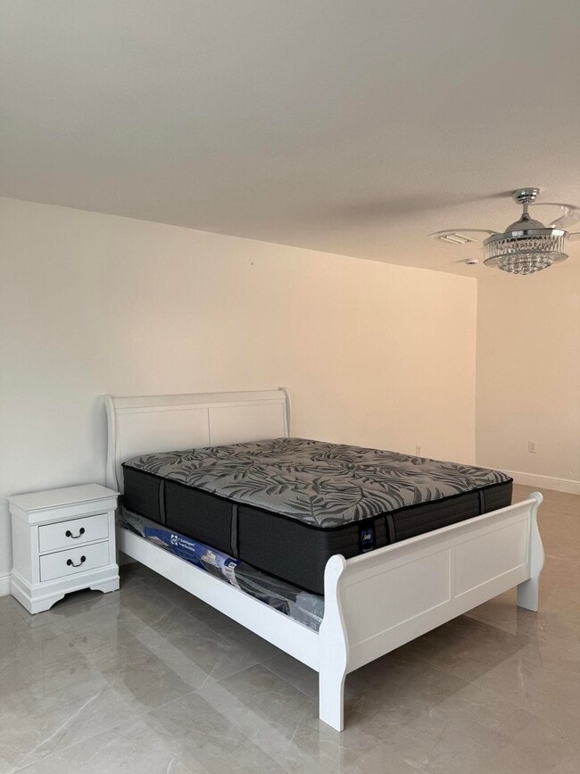 Building Photo - 592 SW Tarra Ave