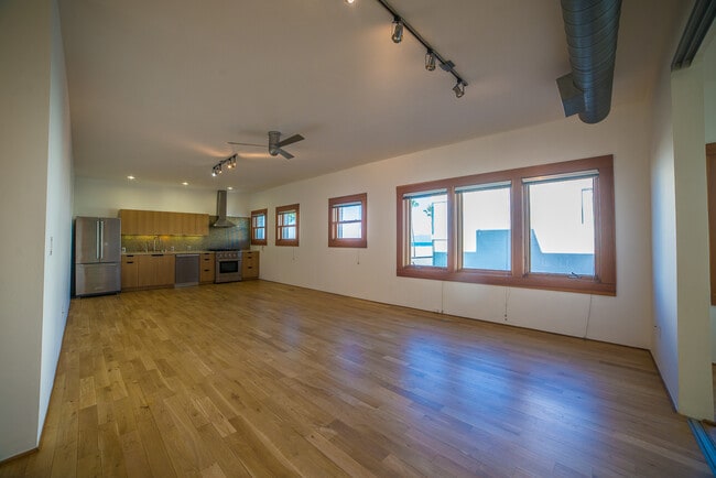 Building Photo - 8 Brooks Ave