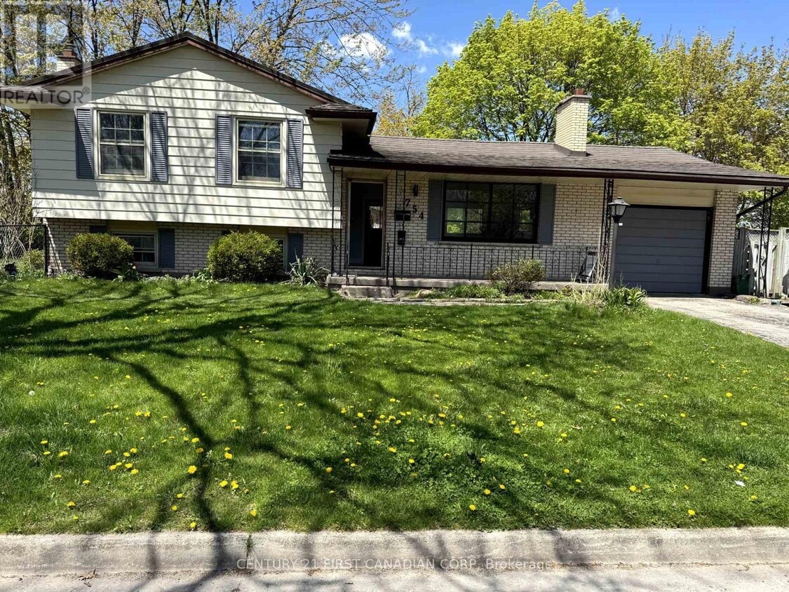 Primary Photo - 754 Notre Dame Dr