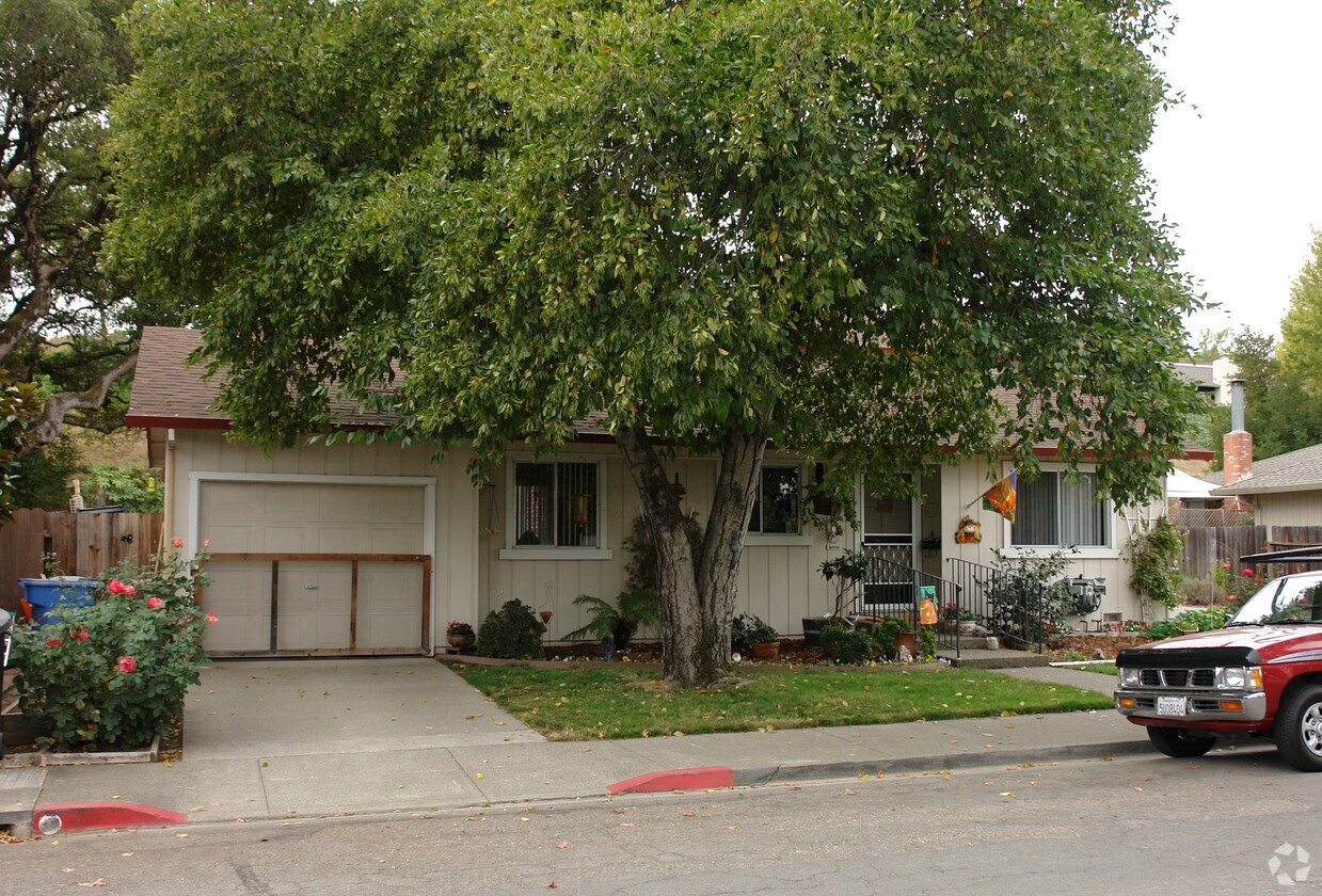 Building Photo - 2240 Mesquite Dr