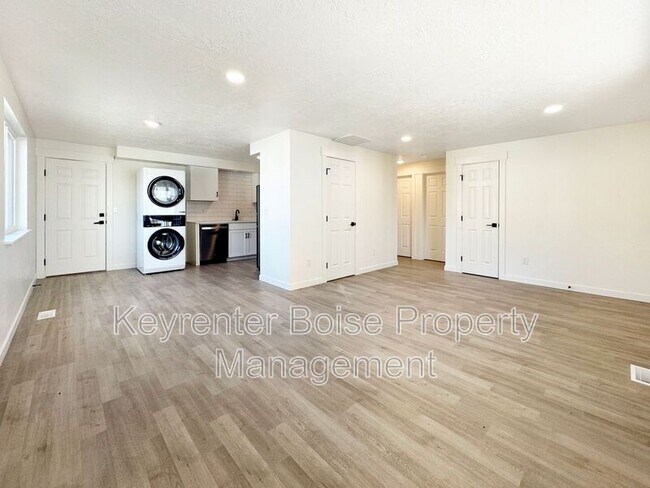 Building Photo - 1245 S Security Ln