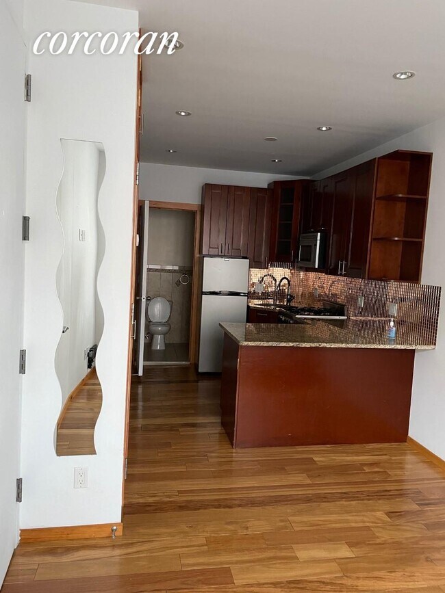 Foto del edificio - 20-16 Bleecker St