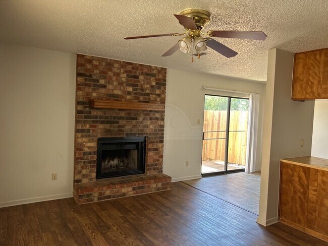 Foto del edificio - 3707 Hereford Ln