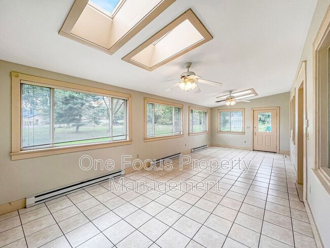 Building Photo - 25 N Glenbrook Ave
