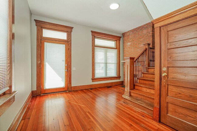 Foto del edificio - 804 E Main St