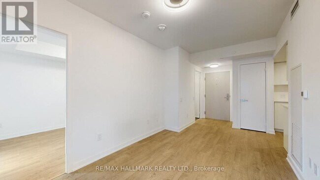 Photo du bâtiment - 500-500 Wilson Ave