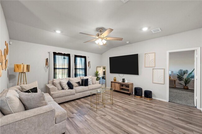 Foto del edificio - 7009 Llano Dr