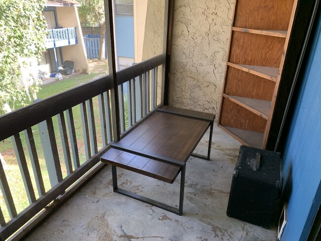 Screened Porch - 2811 SW Archer Rd