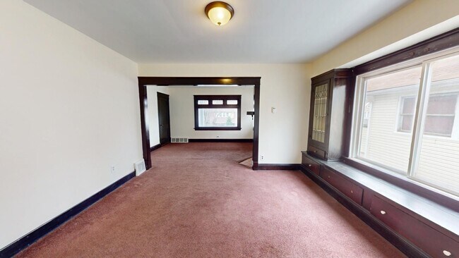 Foto del edificio - 2 bedroom/1 bath (upper unit)- 1ST MONTH FREE IF LEASE SIGNED BY 10/15