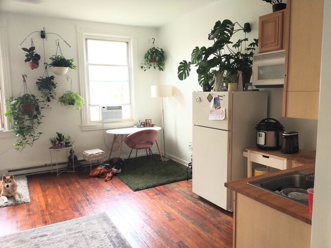 Building Photo - 2433 St Paul St