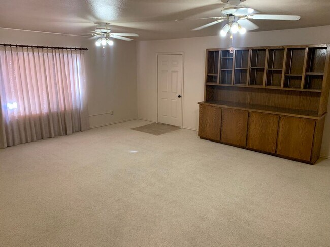 Foto del edificio - 7555 Victoria Ave