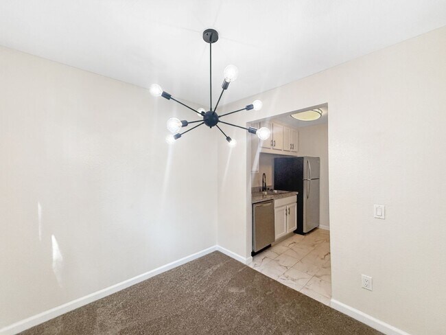 Building Photo - Great Studio Condo in Escondido!