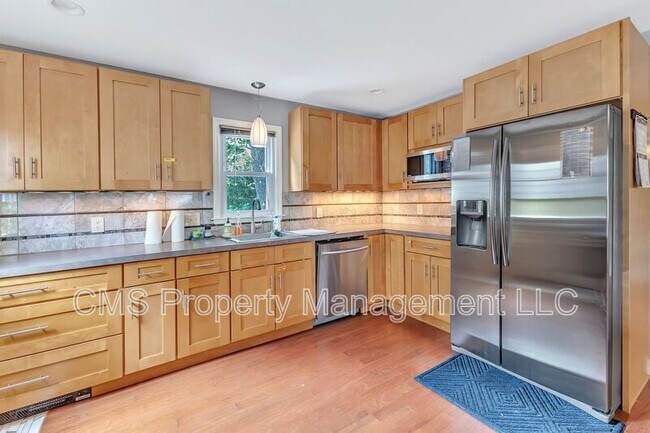 Foto del edificio - 84 Crestview Ave