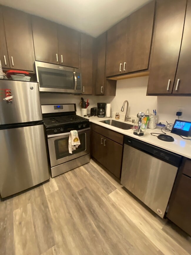 Kitchen -unit 220 1B - 2867 S Kinnickinnic