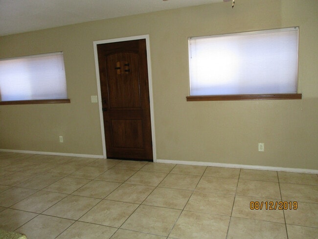 Building Photo - Unfurnished, 1-year long-term rental