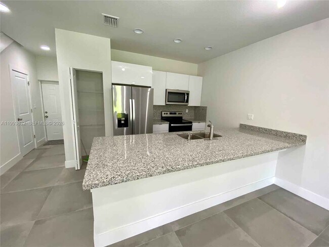 Foto del edificio - 5860 Hollywood Way