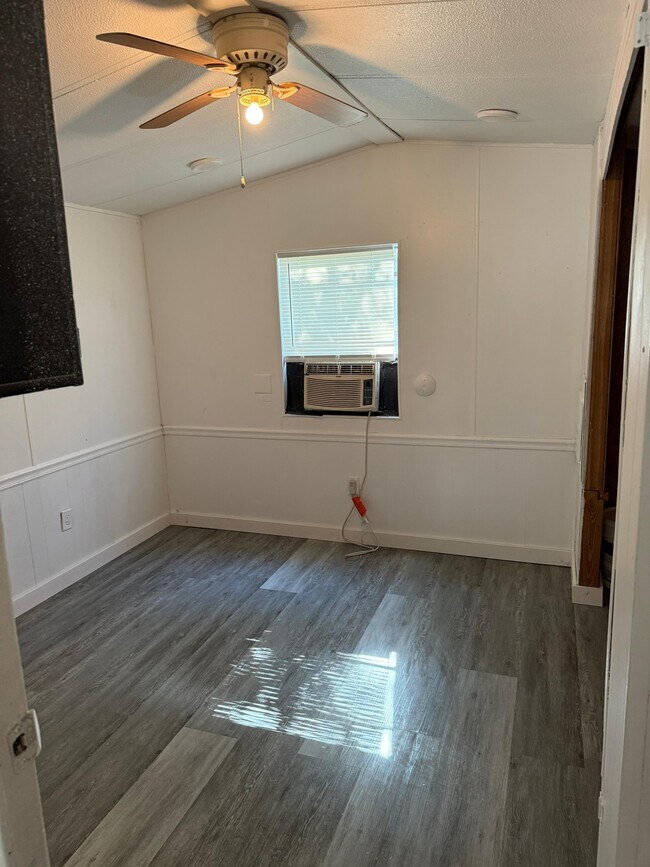 Building Photo - 3000 Clarcona Rd