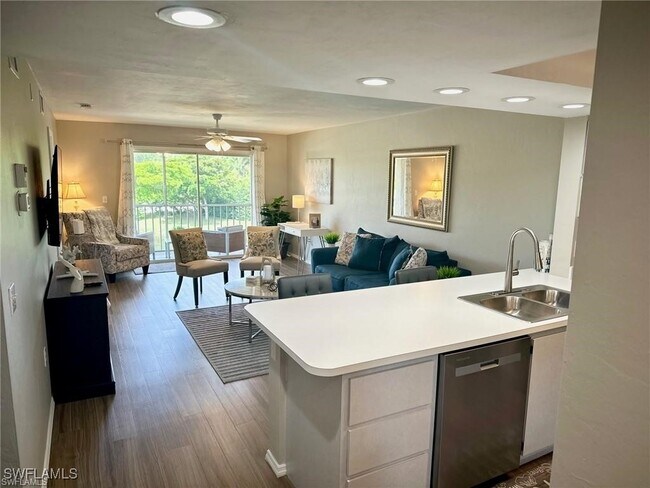 Foto del edificio - 240 Pebble Beach Blvd
