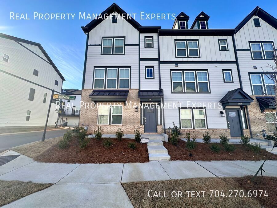 Primary Photo - Stunning New Construction Townhouse in Cha...