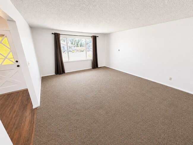 Foto del edificio - 3BR Cul-de-Sac Home w/ Solar, Water Softener, and Large Yard