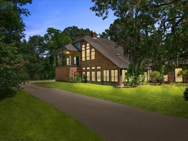 Foto del edificio - 3415 Bayou Dr E
