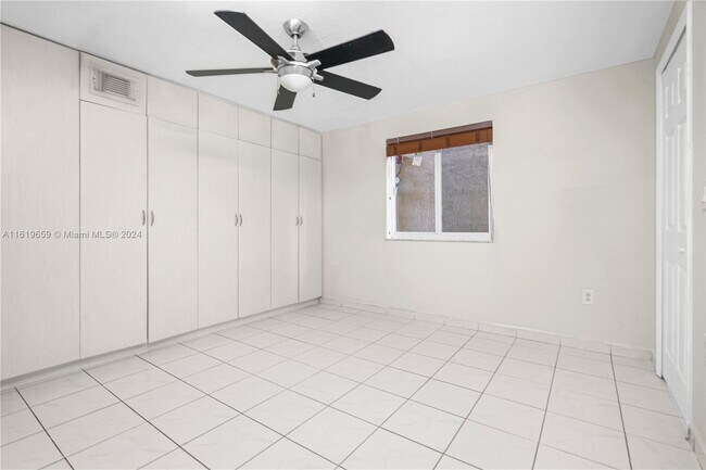 Building Photo - 9 E 4th St