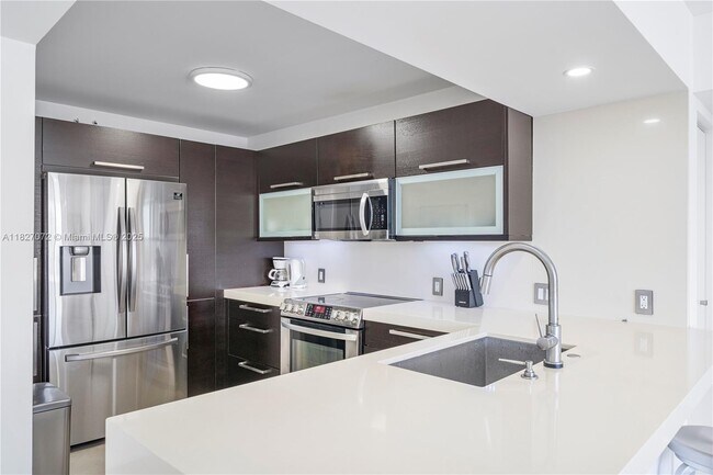 Building Photo - 3675 N Country Club Dr