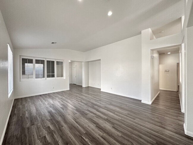 Building Photo - Seven Hills