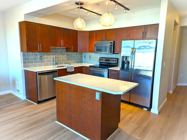 Kitchen - 211 Kirkland Ave