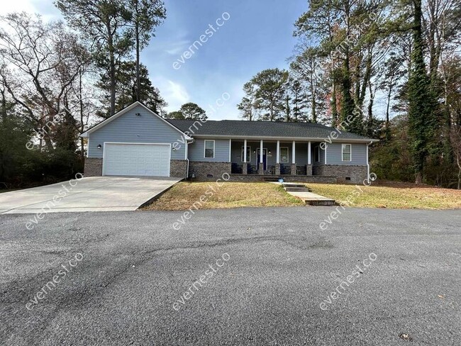 Building Photo - 2925 Dodson Dr