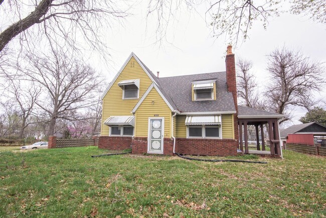 Building Photo - 1800 SW Washburn Ave