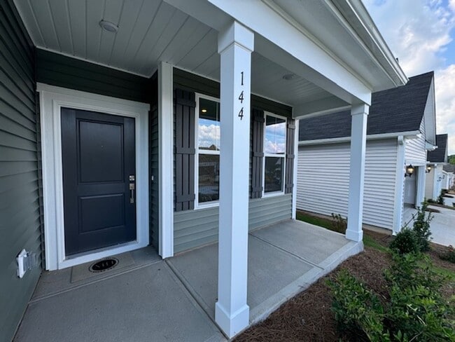 Building Photo - Renaissance at White Oak