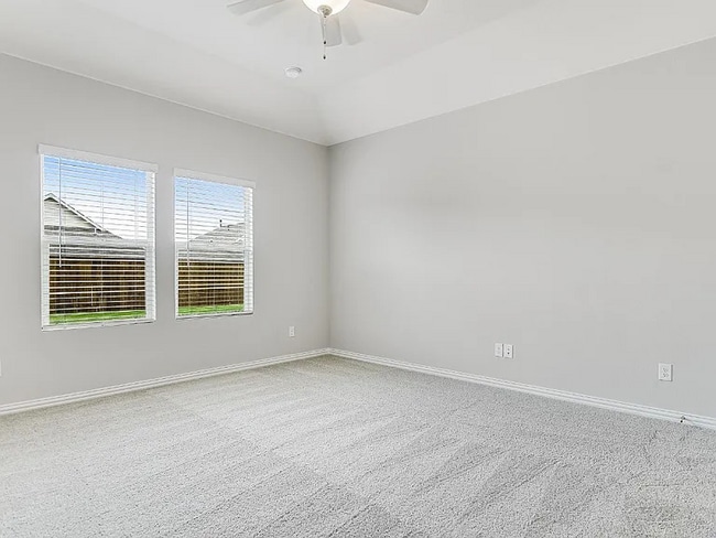 Building Photo - 3416 Kingsview Dr