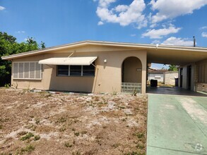 Building Photo - 324 Canyon Dr N