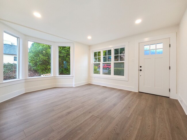 Building Photo - Beautifully Remodeled 3-Bedroom Home Near ...