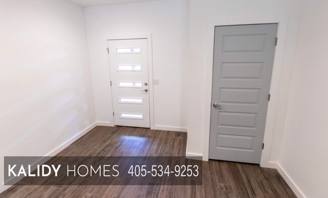 Building Photo - 1679 Kalidy Dr