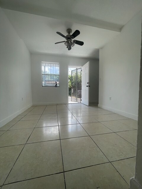 Foto del edificio - 825 NW 70th St