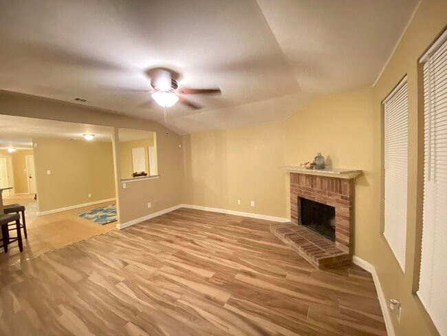 Photo - 513 Paddle Dr House