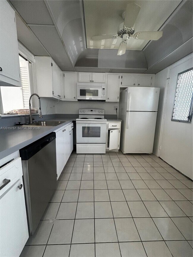 Building Photo - 3849 NE 169th St