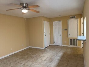 Building Photo - 16111 Aspenglenn Dr