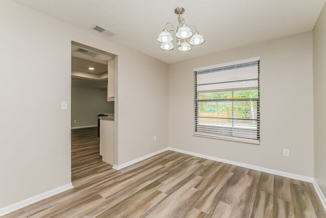Building Photo - 638 Shorelake Pl