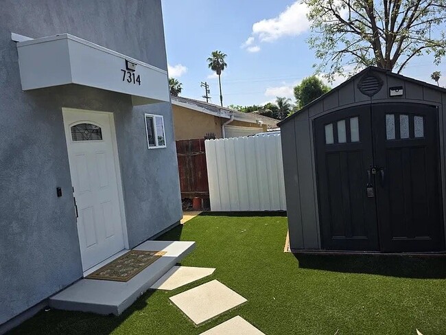 Building Photo - 7314 Gaviota Ave