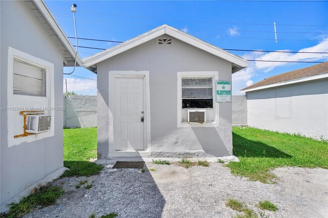 Building Photo - 12101 Everglades St