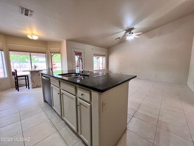Foto del edificio - 8679 N Ahwatukee Way